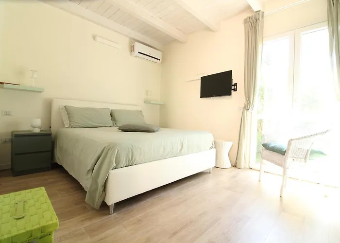 Boutique Garden Hideaway Romantic Pergola & Fast Wi-fi & Parking - Close To Beaches Nyaraló Quartu SantʼElena