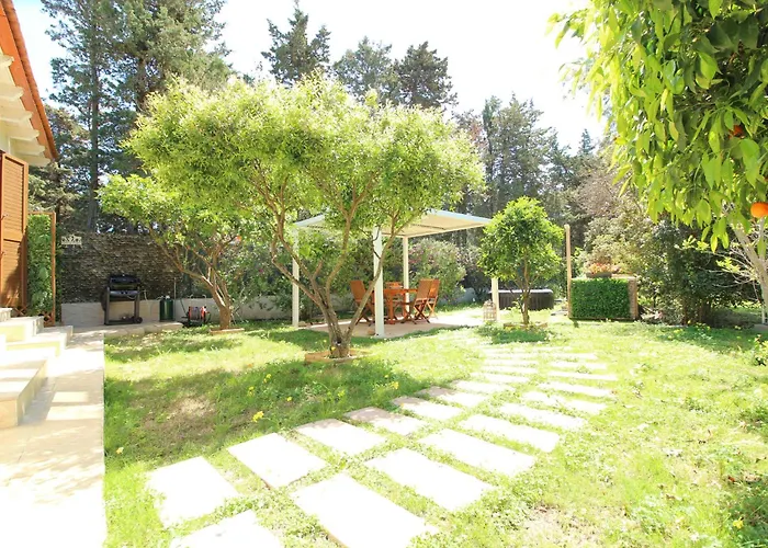 Boutique Garden Hideaway Romantic Pergola & Fast Wi-fi & Parking - Close To Beaches * Quartu SantʼElena