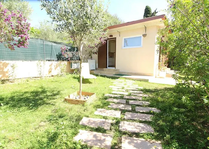 Nyaraló Boutique Garden Hideaway Romantic Pergola & Fast Wi-fi & Parking - Close To Beaches Quartu SantʼElena