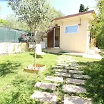 Holiday home Boutique Garden Hideaway Romantic Pergola & Fast Wi-fi & Parking - Close To Beaches Quartu Sant'Elena