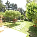 Boutique Garden Hideaway Romantic Pergola & Fast Wi-fi & Parking - Close To Beaches Quartu Sant'Elena
