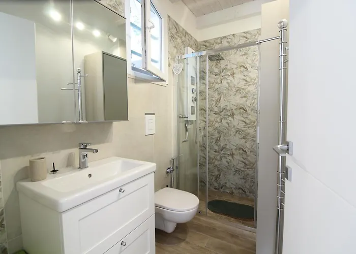 Dom wakacyjny Boutique Garden Hideaway Romantic Pergola & Fast Wi-fi & Parking - Close To Beaches